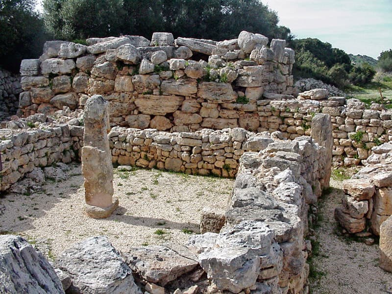 Navetes i talaiots. Construccions del passat