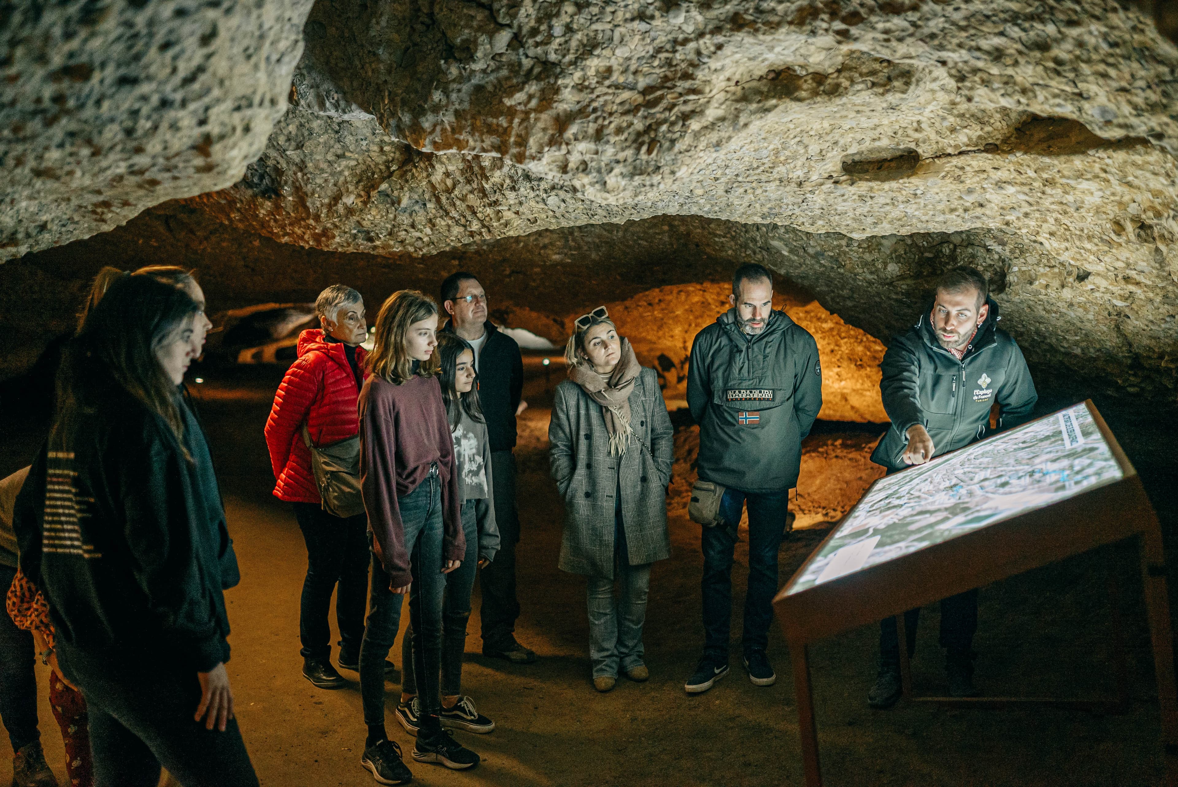 Visita les Coves de l'Espluga