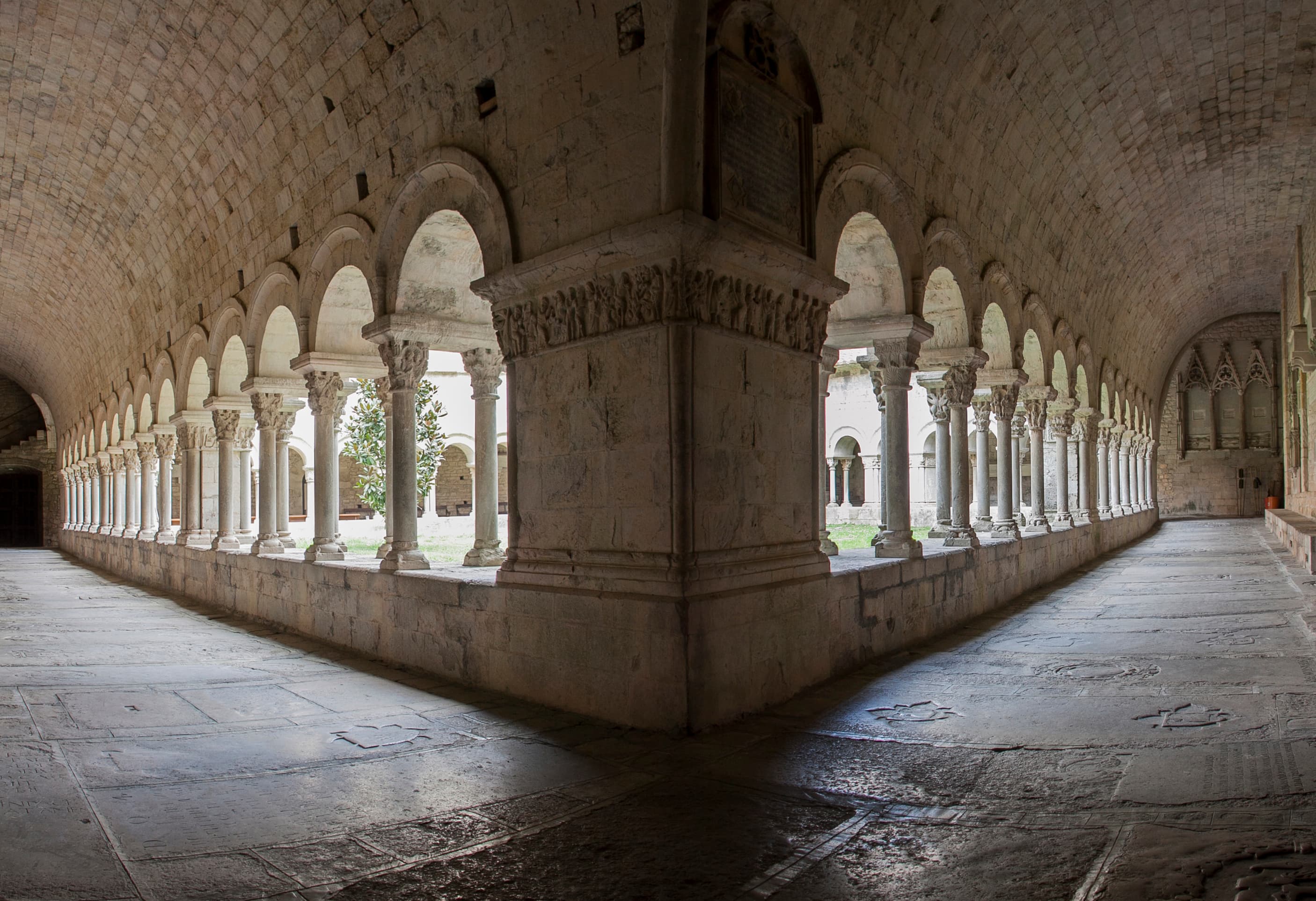 Visita libre a la catedral de Girona i Basílica de sant Feliu