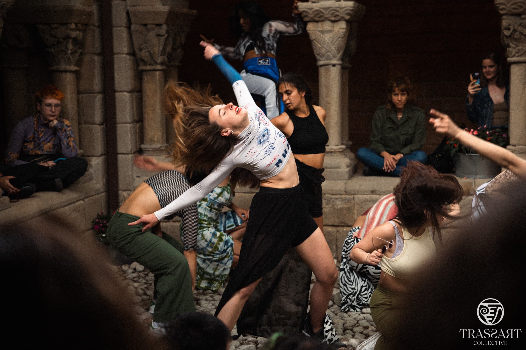 EL POBLE DANSA