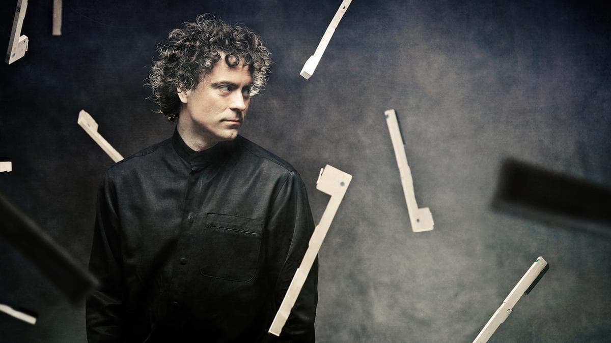Paul Lewis, piano