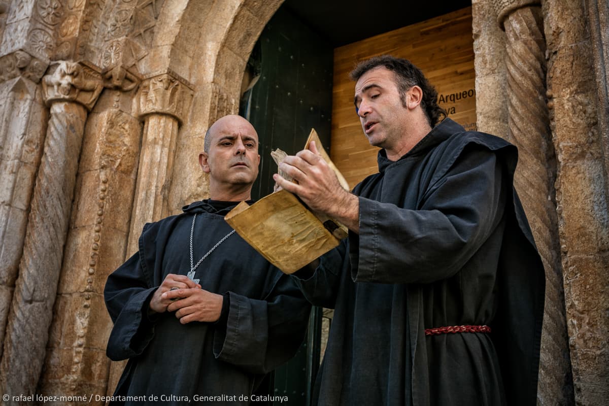 Visita teatralitzada "Un passeig per Sant Pere de Galligants"