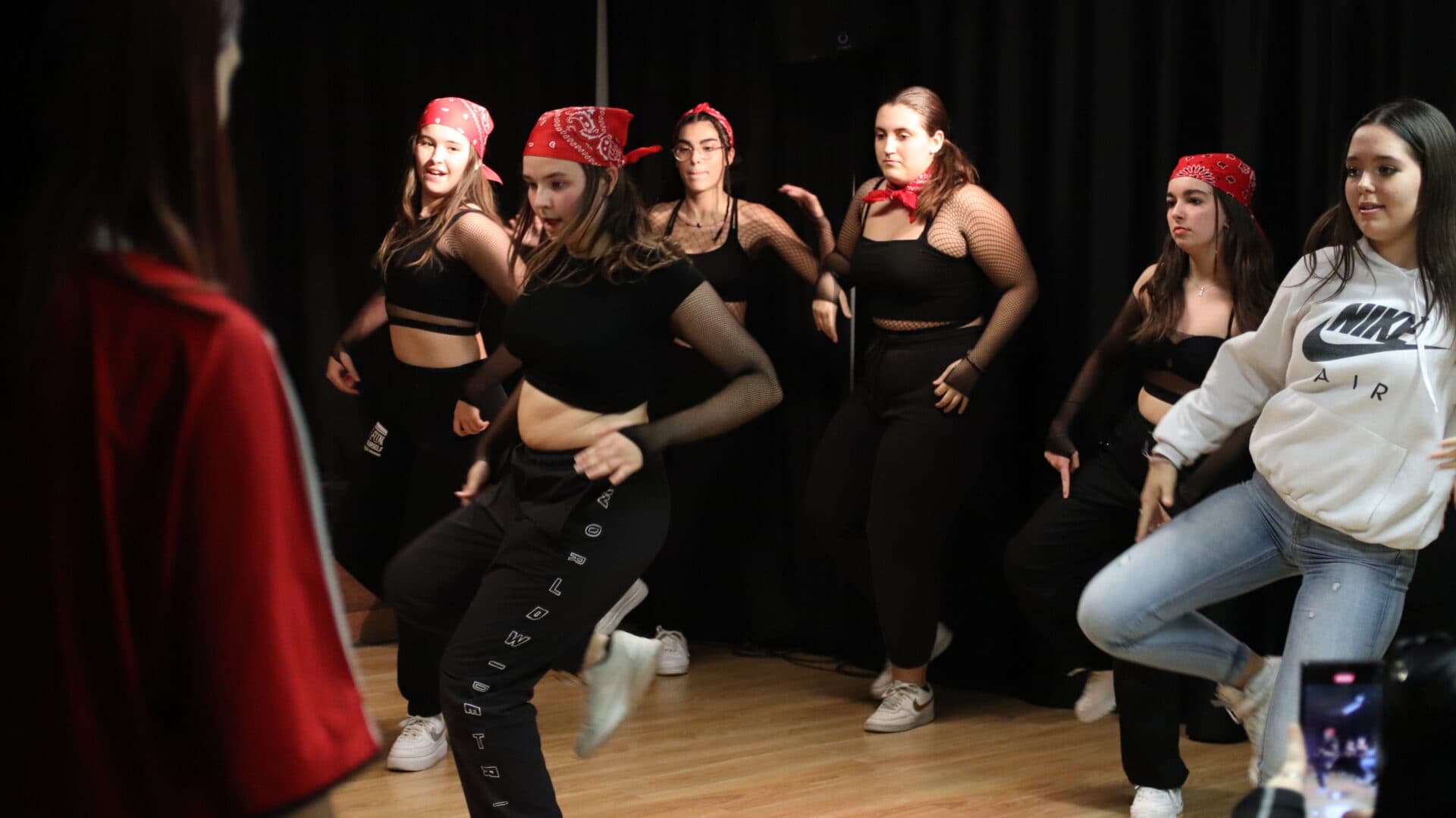 Exhibició i espai obert de l’Aula de Dansa Contemporània i experimental