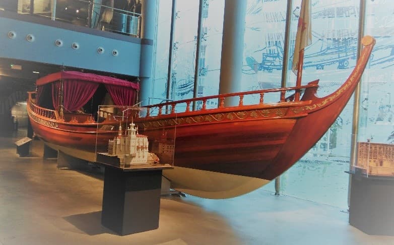 Itsasmuseum bisita librea