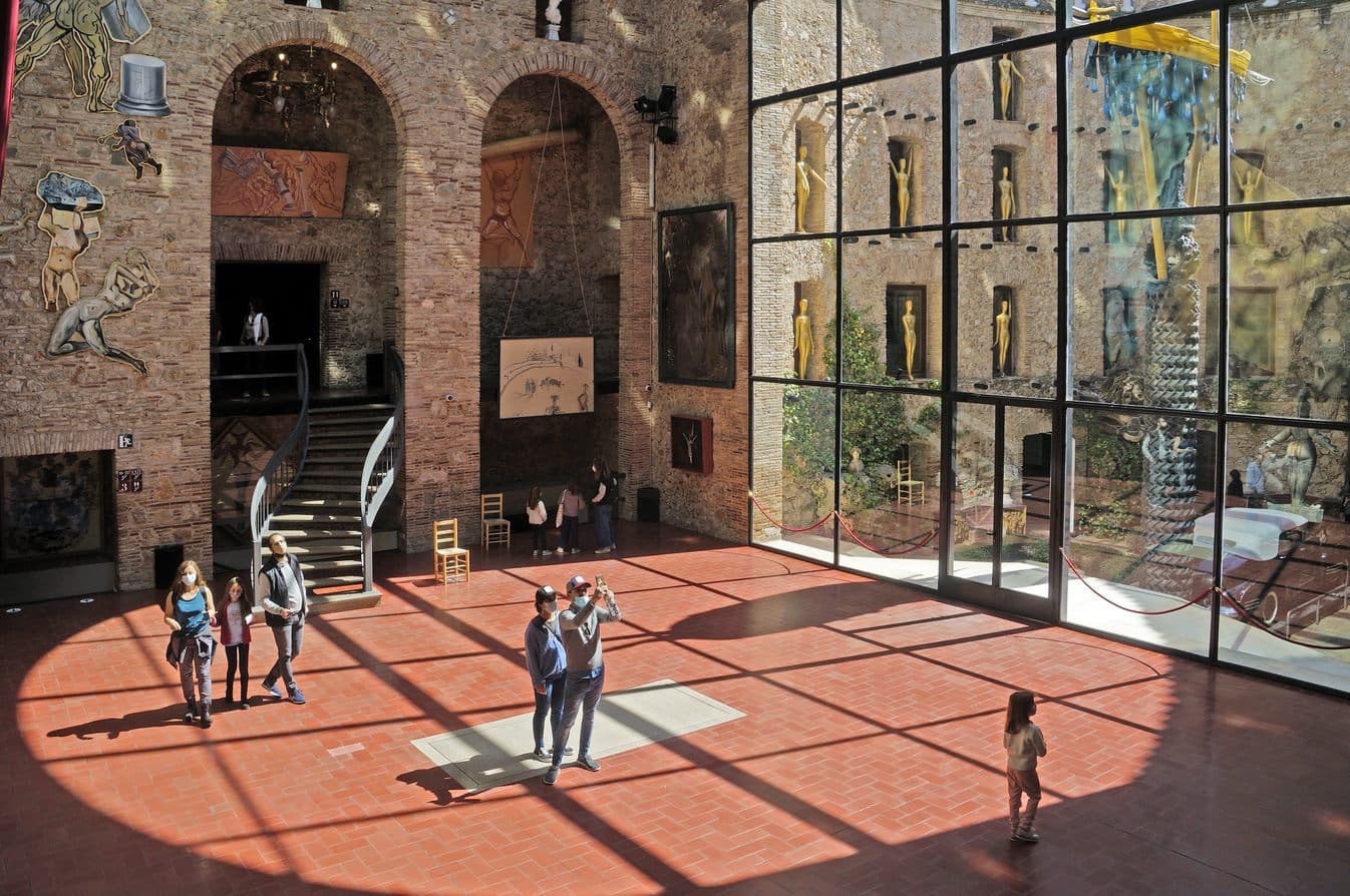 Visita lliure al Teatre-Museu Dalí