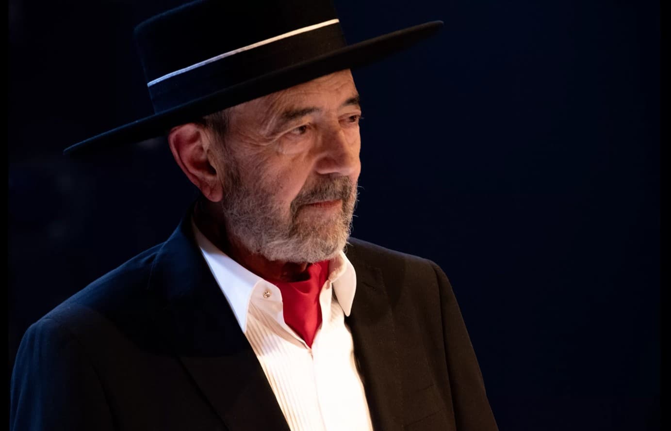 EL MAESTRO JUAN MARTÍNEZ QUE ESTABA ALLÍ