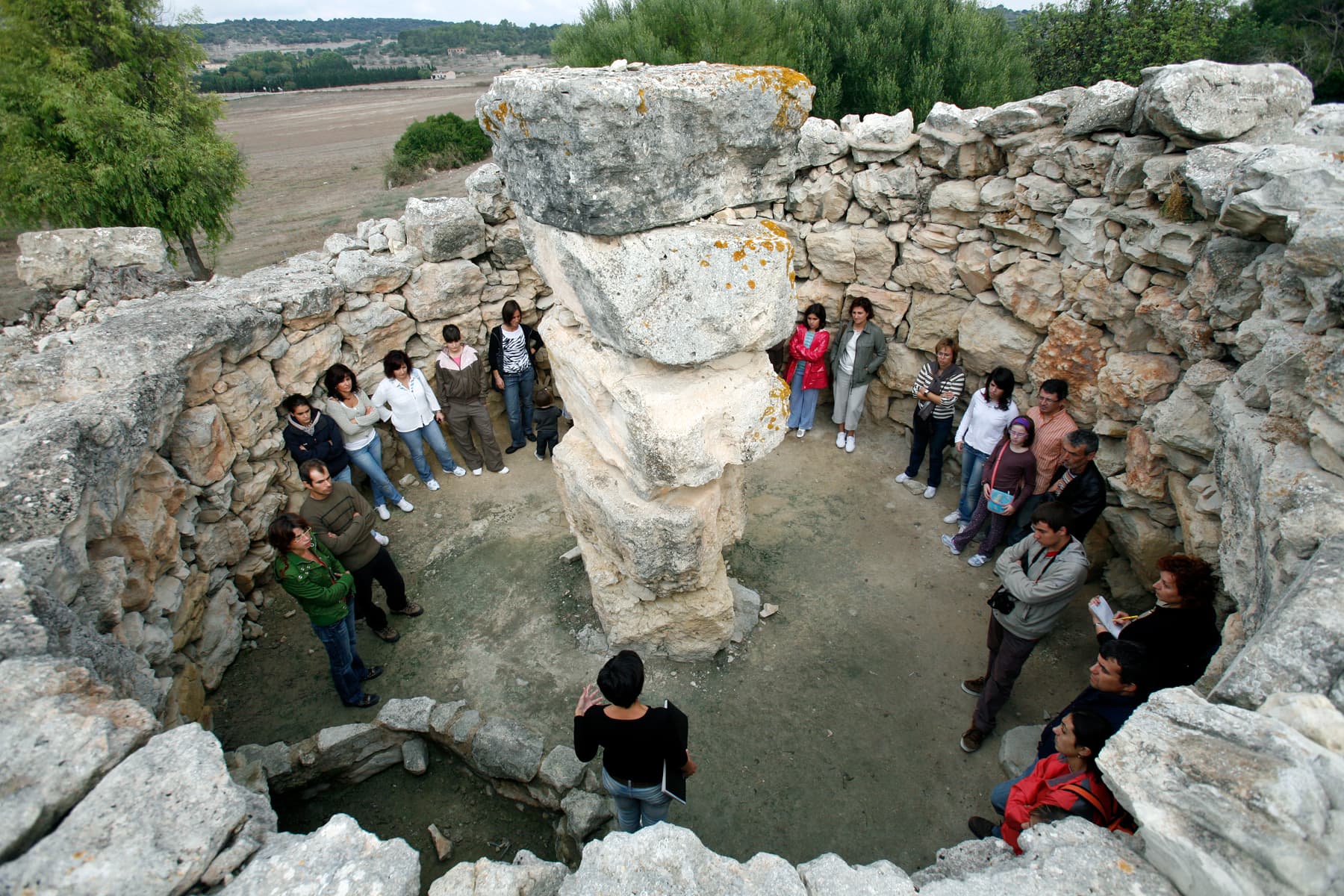 Excursió i visita al Poblat Talaiòtic de Son Fornés