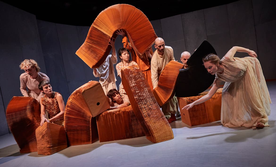 DANISH DANCE THEATRE / MARINA MASCARELL. Mongrel