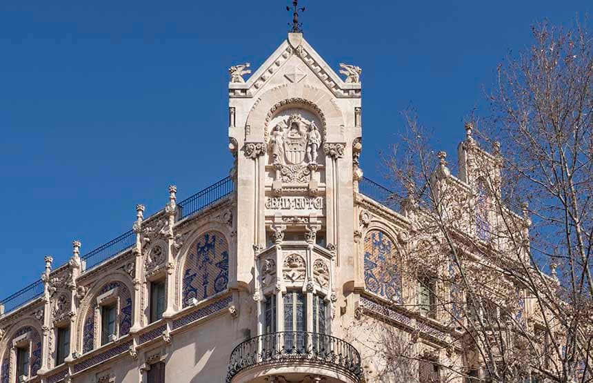 Visita i coneix l'EDIFICI. De Gran Hotel a CaixaForum. Viu el Modernisme!